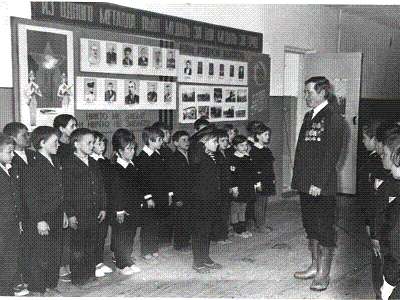 Фокин И.И. выступает перед школьниками.